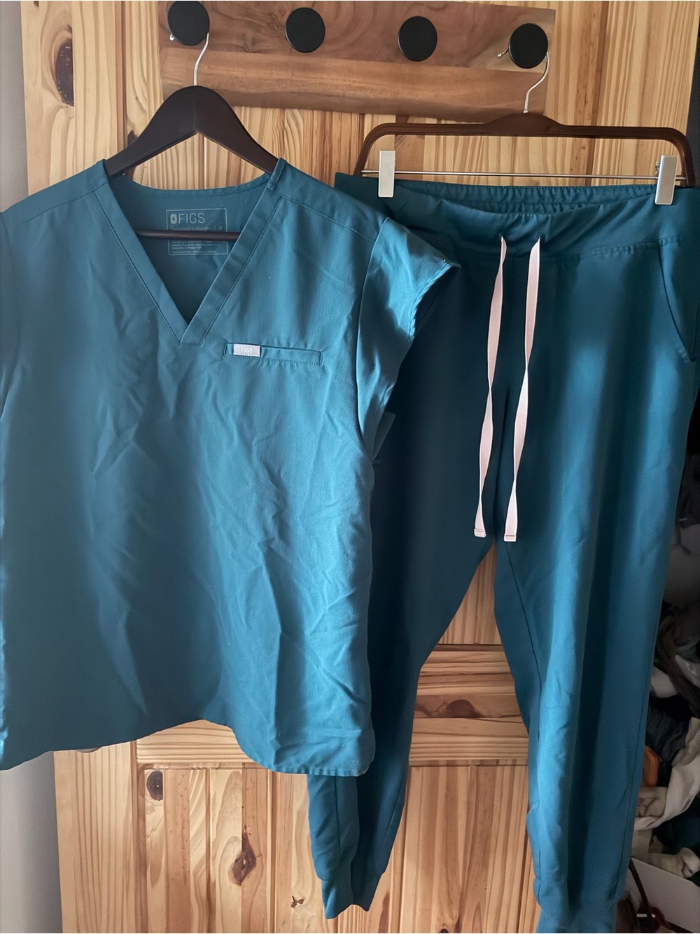 Figs women’s scrubs size M top/LP bottom